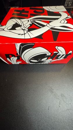 Looney Tunes X Pizza Hut Box