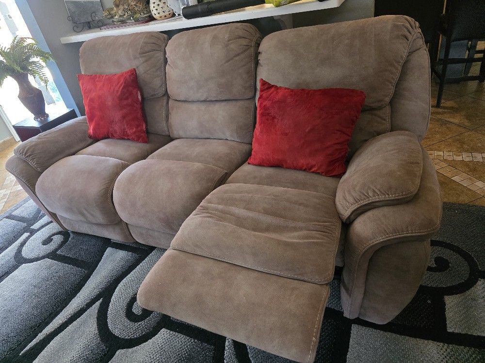 Beige Manual Recliner Sofa Great Conditions Pet And Smoke Free  