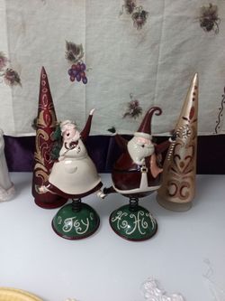 Santa and Mrs. Claus Spring Bobble Figurines Set