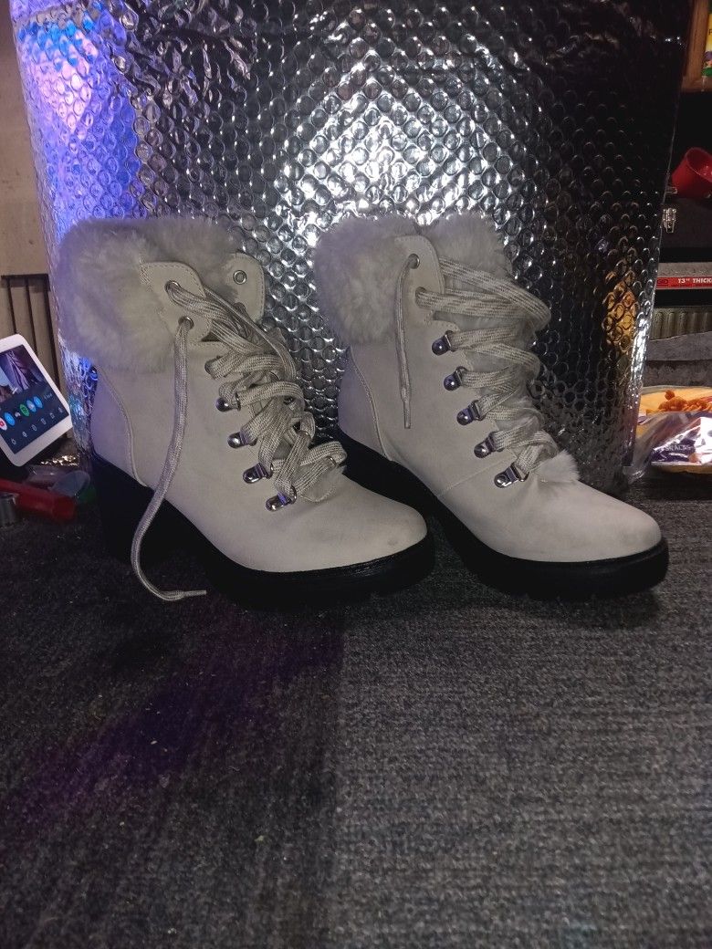 Esprit Women's Boots With The Fur