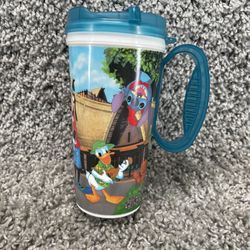 Disney's Aulani Resort Mickey & Friends Cup Mug Tumbler Twist Lid Multicolor
