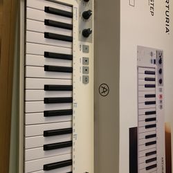 Arturia Keystep MIDI Controller Keyboard With Box And Cable