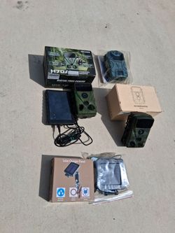 Hunting Cameras and Accessories (Read Description)