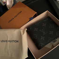 Brand New Louis Vuitton Wallet. Authentic ! With Receipt. 
