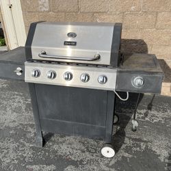 Dyna Glo BBQ Grill