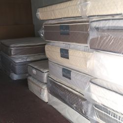 🙋I HAVE ALL SIZES AVAILABLE BRAND NEW🤷
👀👀 good quality and good special prices 👀👀
         ----TWIN ----FULL---- QUEEN--- KING----
MATTRESS AND 