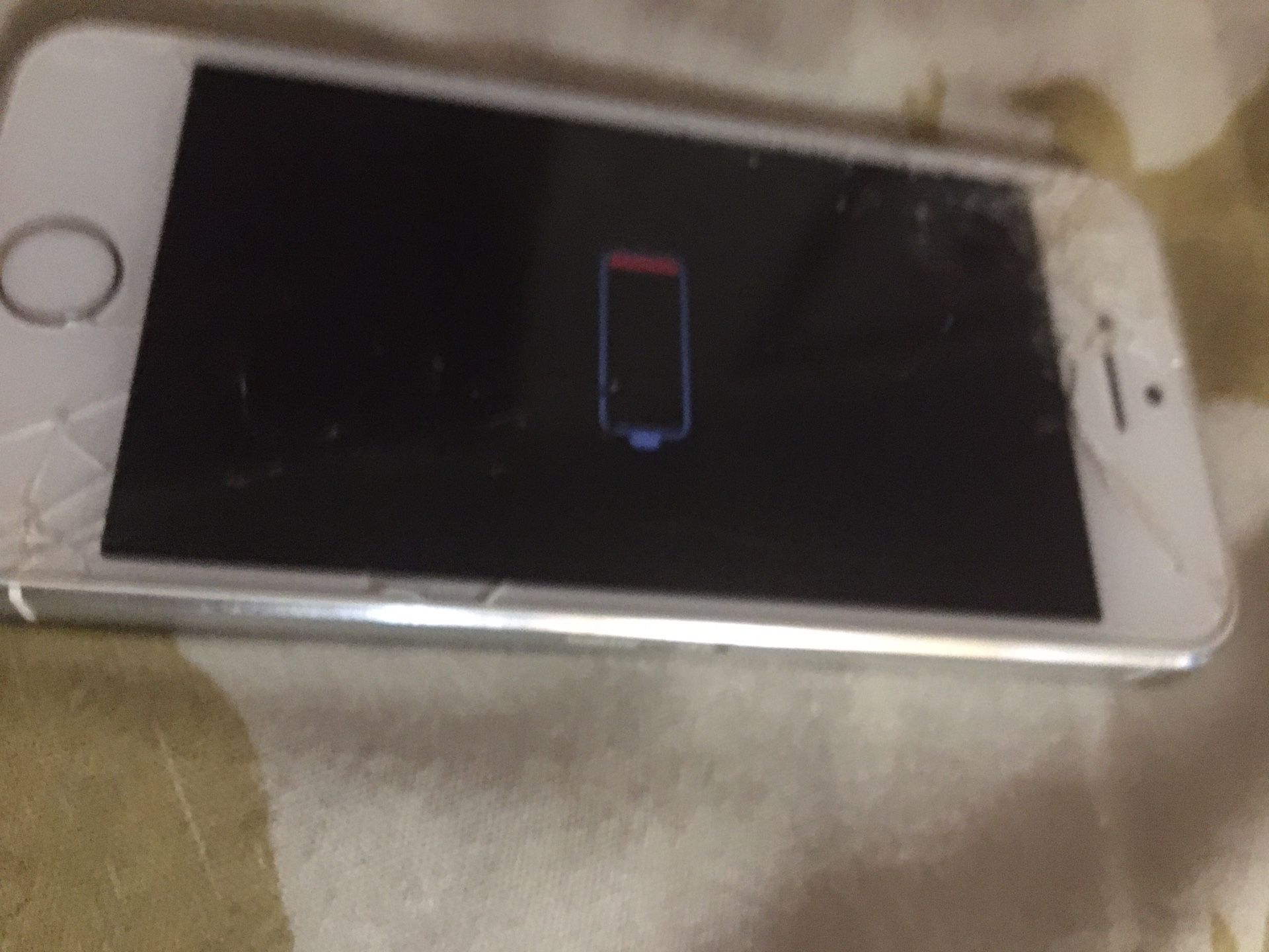 IPhone 5 (UNLOCKED)