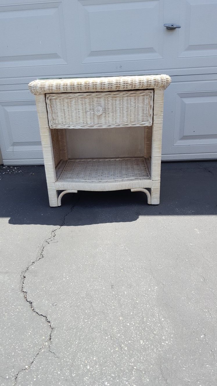 White rattan side drawer with glass