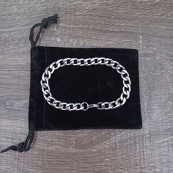 Curb Link Chain Bracelet