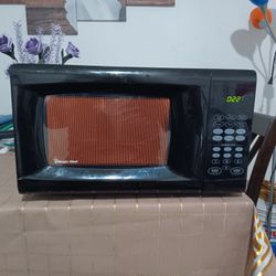 MICROWAVE MAGIC CHEF EXCELLENT CONDITIONS 