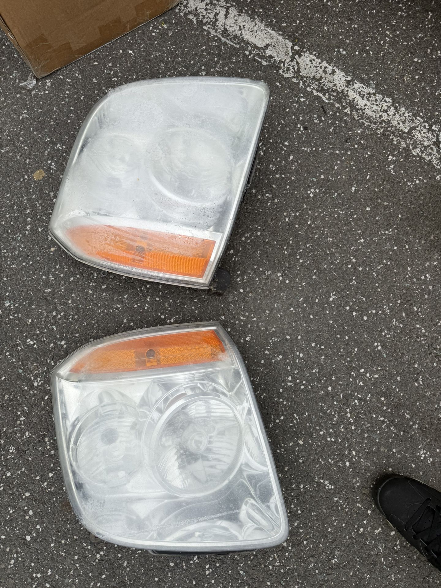 07-14 GMC YUKON HEADLIGHTS & TAILLIGHTS