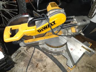 Compound miter saw