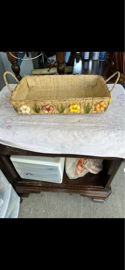Woven Straw Basket Tray with Floral Detail