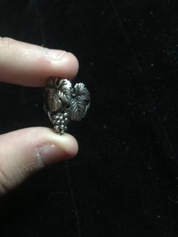 Cluster of leaves ring