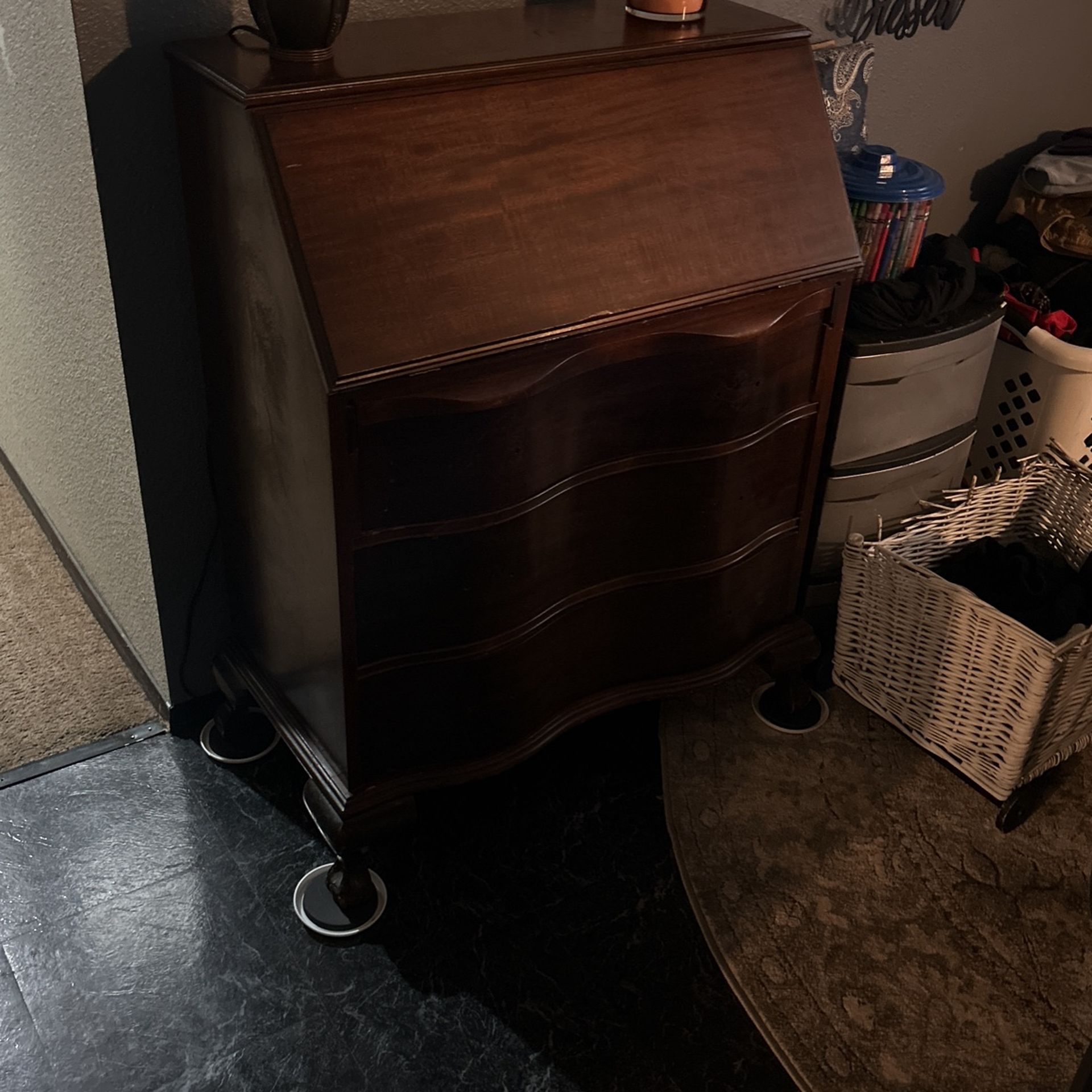 Super Cute 3 Drawer Dresser