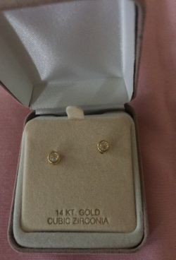 14 Kt gold cubic zirconia earrings