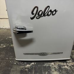 Igloo Retro Small Fridge