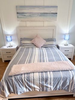 Crown Mark Hopkins Queen Bedroom Set – Driftwood – Excellent Condition