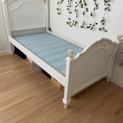 Twin bed with mattress 