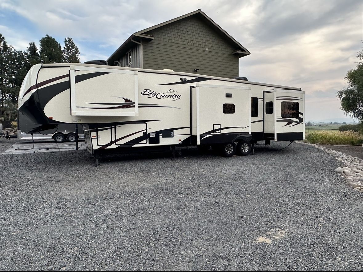 🚨2017 Heartland Big Country 4010 RD🚨