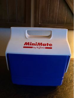 Vintage  Igloo MiniMate cooler in blue and white with red