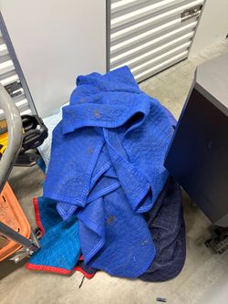 Moving blankets. Whole pile