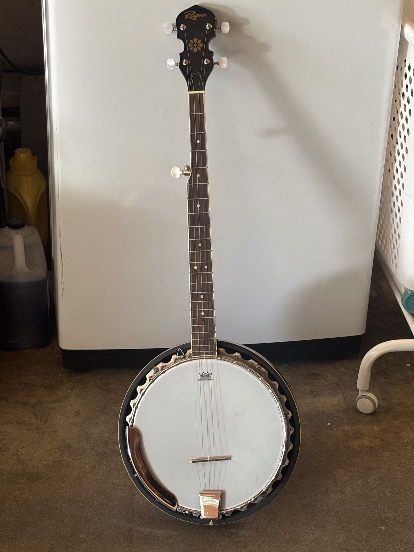 Rogue Banjo Excellent Condition!