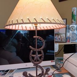 Horse shoe lamp
