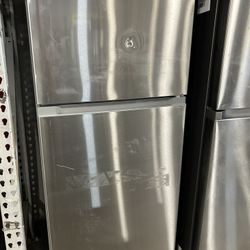 Stainless Steel Top Freezer Fridge - Scratch/dent New