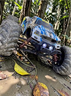 Brand new N Sealed  Extremely Big LAEGENDARY 1:10 Scale 4x4 Off-Road RC Truck - Hobby Grade Brushed Motor Truck