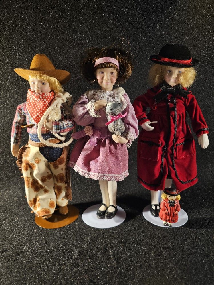 Lot Of 3 Vintage 1993 Avon Childhood Dreams 9.5” Porcelain Dolls W/Stand & Boxes