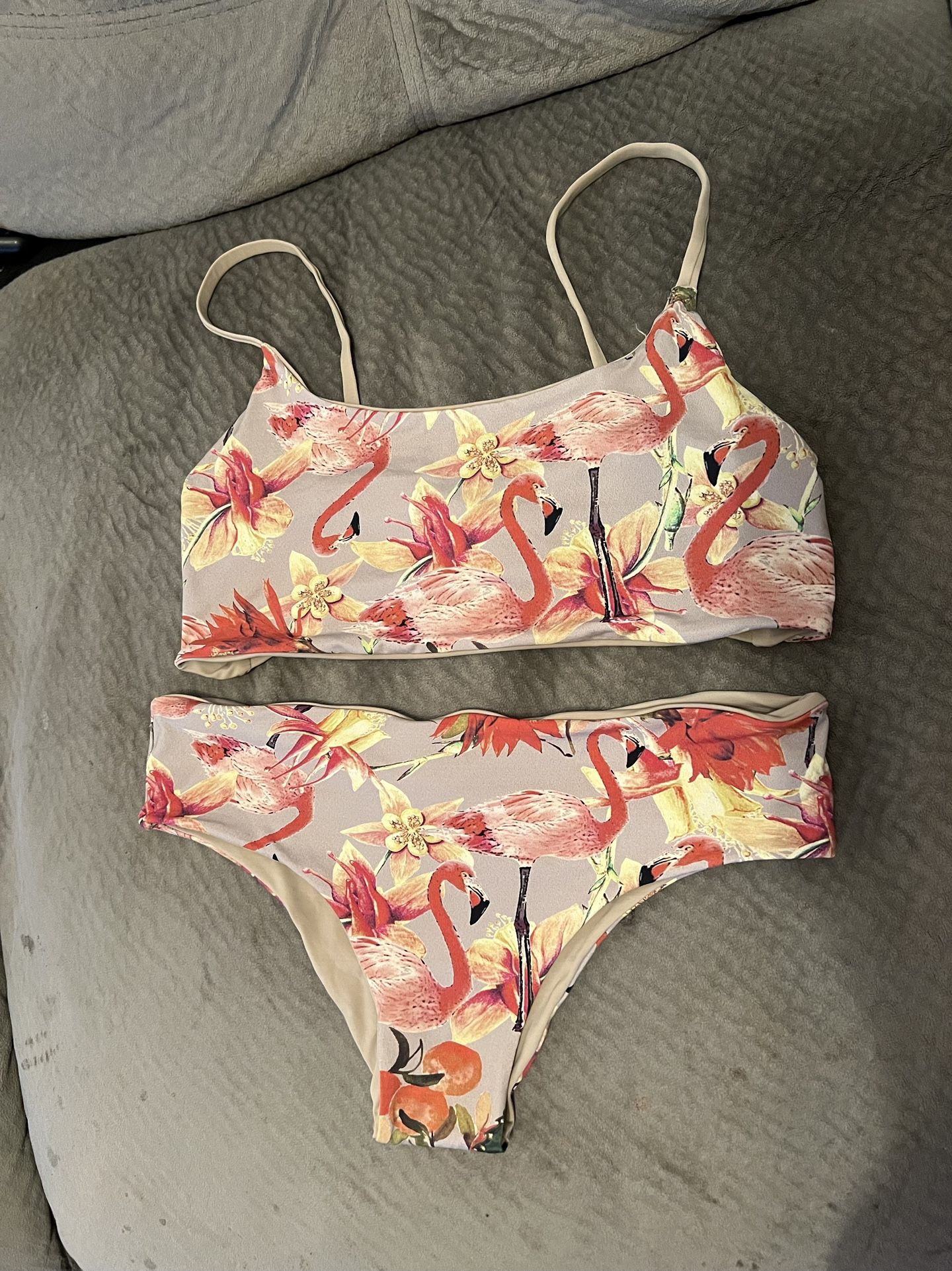 San Lorenzo Bikini Set - Size M - PICKUP IN AIEA - I DON’T DELIVER 