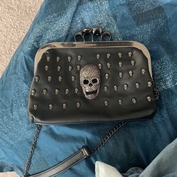 Black Skull Clutch
