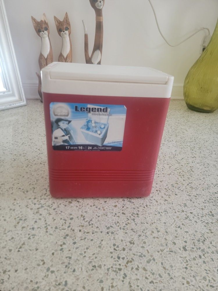 Igloo Legend Red 17 Quart 24 Can Cooler with Handle PRIMO READY FOR SUMMER FUN