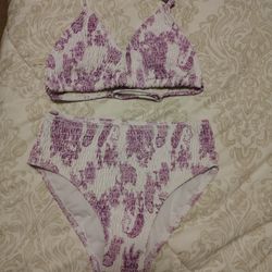 New Beautiful Bathing Suit For 9 years Old. Very Nice 👍 See Photos. Great 👍 Price. CASH PICKUP ONLY 