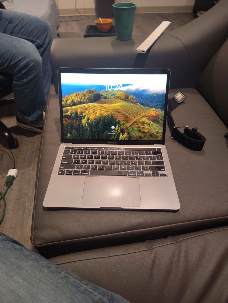MacBook Pro 17 (2020)