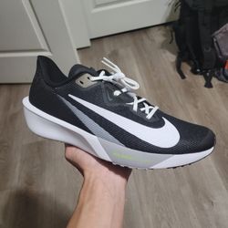 Nike Air Zoom Rival 4