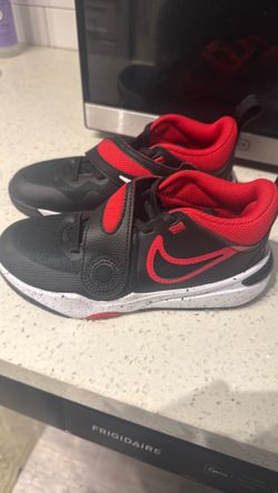 Boys basketball shoes