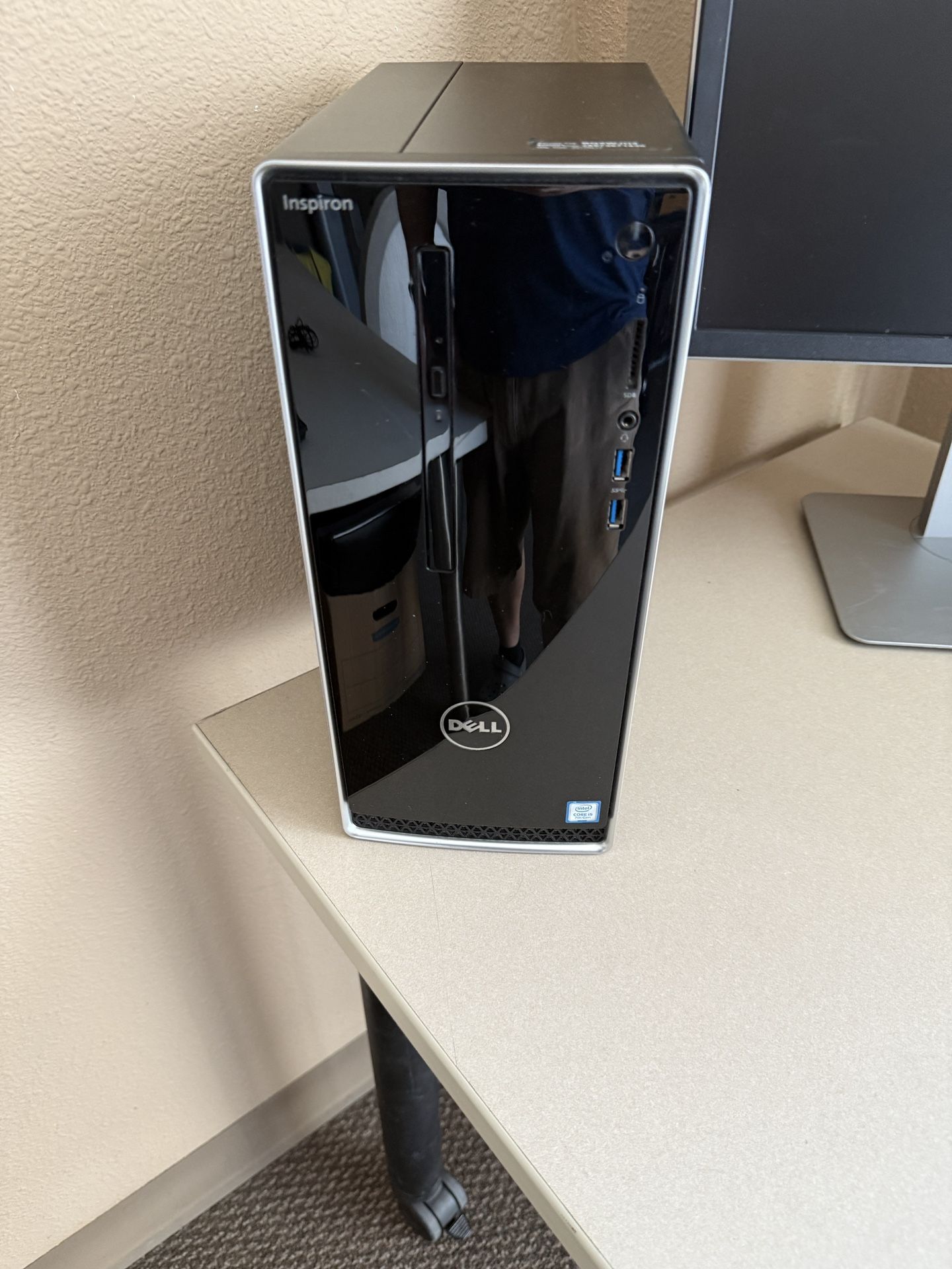 Dell Inspiron i5-7400 @ 3.GHz 256 SSD 8gb Wifi win 11