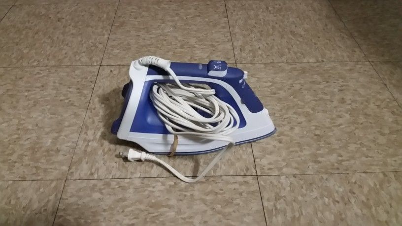 Hamilton Beach Full-Size Durathon Iron, Non-stick Soleplate. Model 19800
