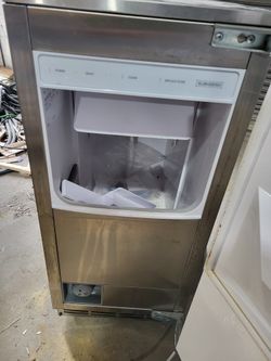 Subzero Ice Maker 15" $1,500