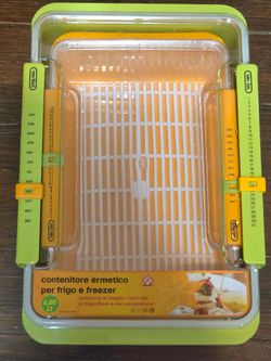 Airtight Food Storage Container with Date Tracker