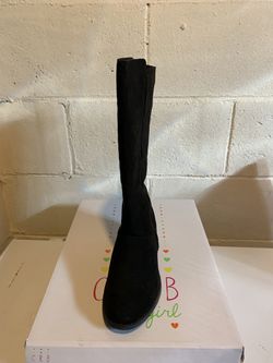 Girls boots size 4 new never worn