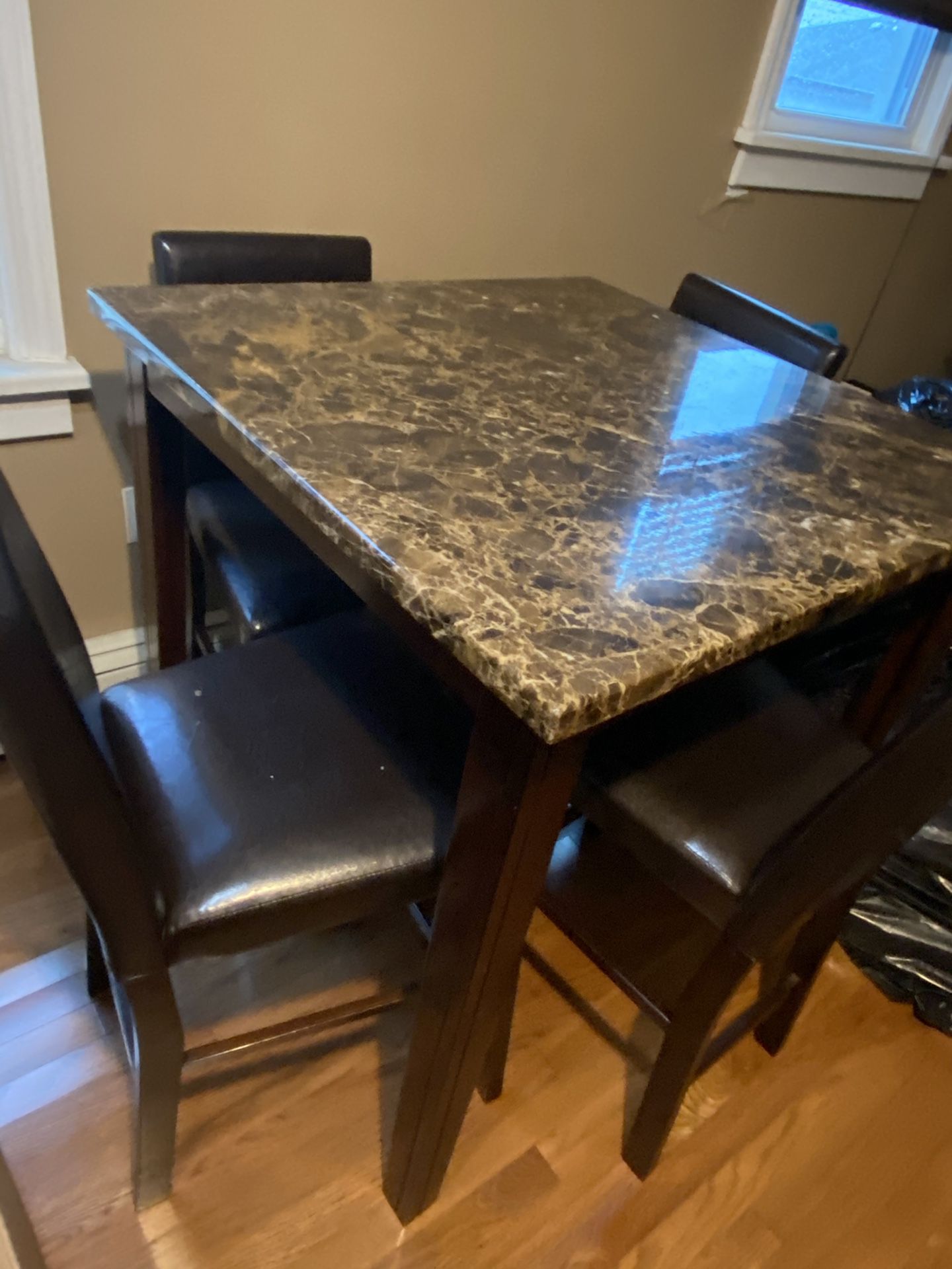 Faux marble top dinette with High Stools