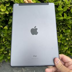 iPad 10.2 inch 9th generation  32 gb. Wi-Fi and LTE cellular unlocked use any carrier.  Great condition.  READ DESCRIPTION hablo Espanol 
