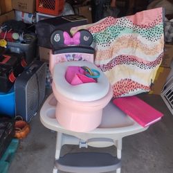 Mini Mouse Potty Chair Flushes 