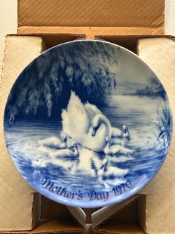 1970 Royale Blue Winter China Mother's Day Plate Swans Germany Limited Edition