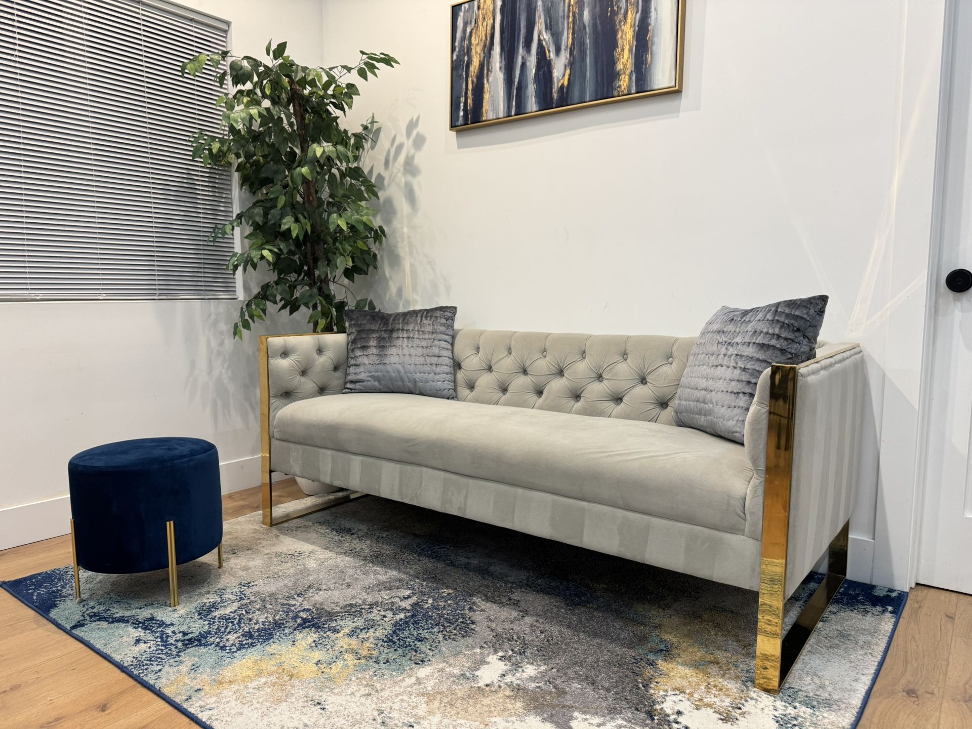 Beautiful Sofa/living Set