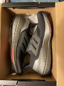 Addidas Boost Mens 8.5 Brand New 