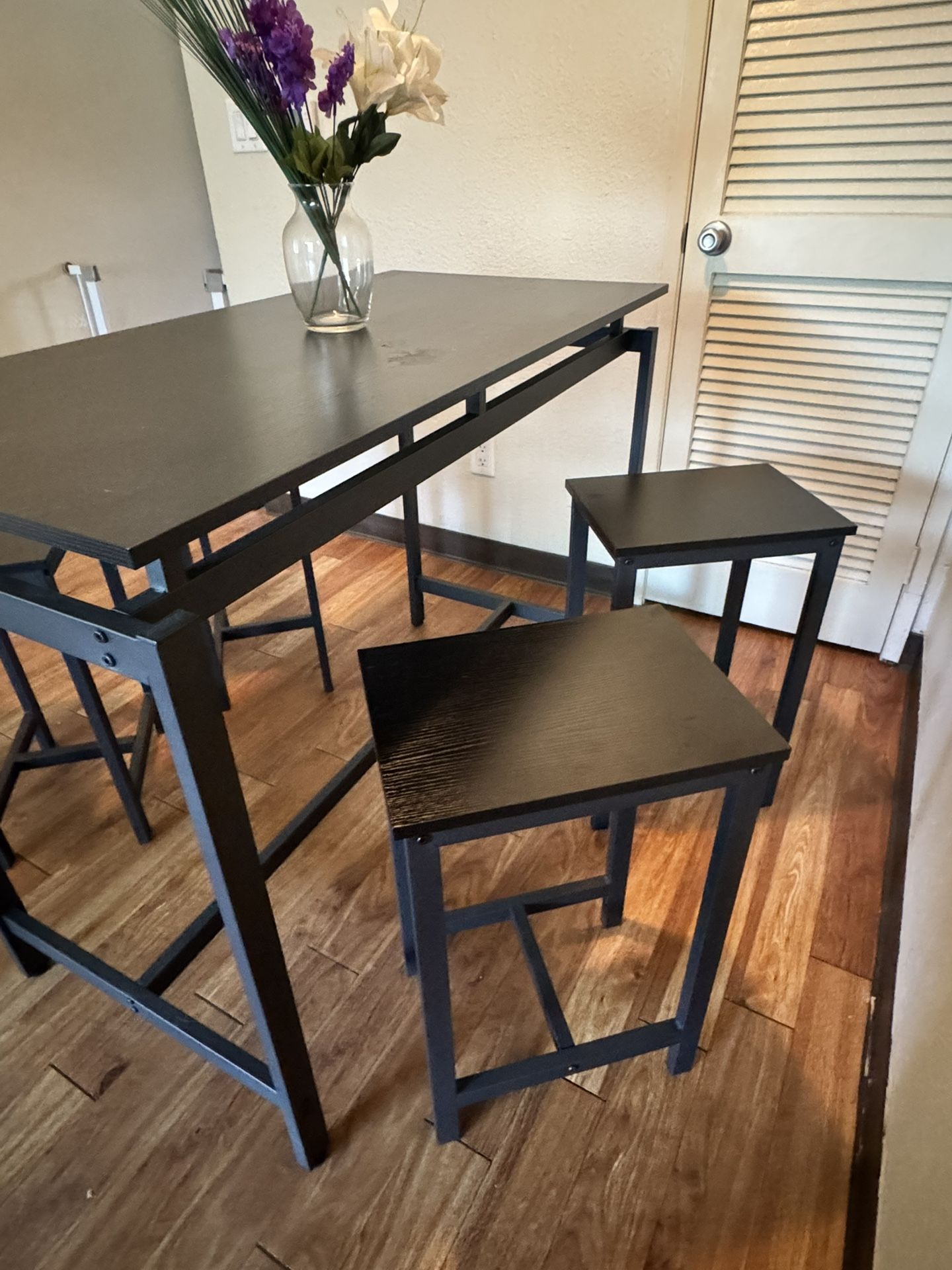 Dining Table With 4 Stool/chairs